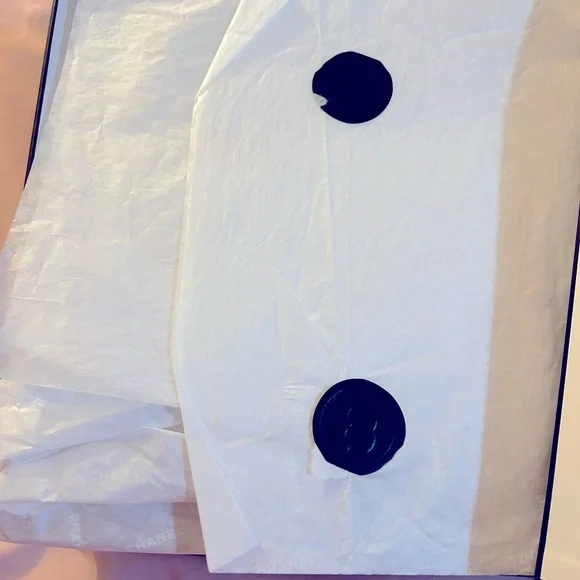 Authentic Chanel Gabrielle Fragrance and Lotion set FS gold wrap Velcro ribbon - Picture 6 of 7